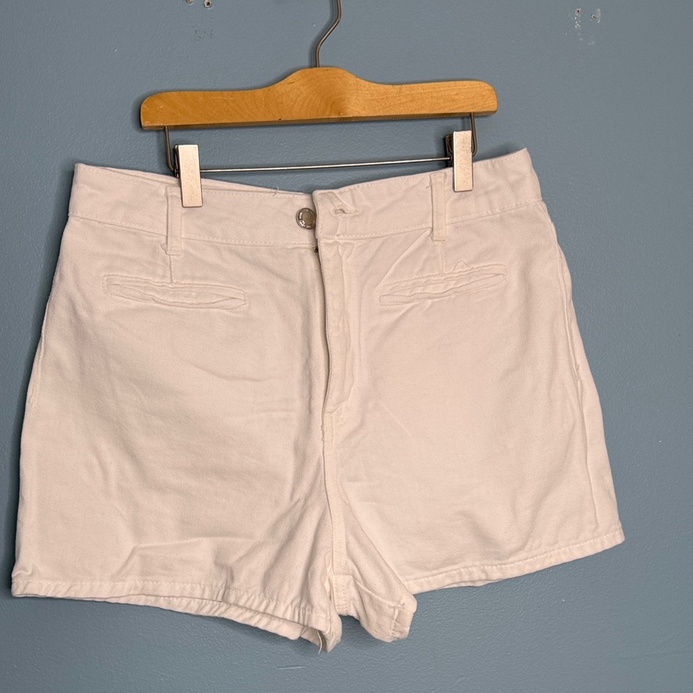 ZARA- Women’s High-Rise White Cotton Shorts